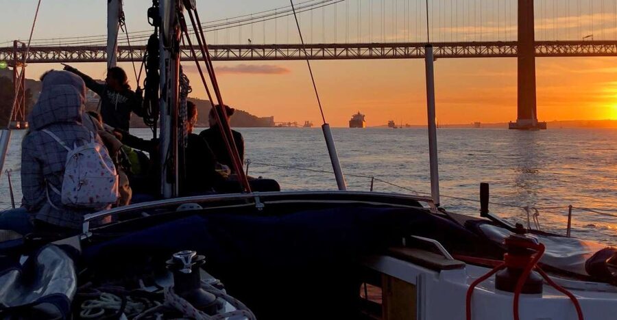 Lisbon: Enjoy a Sunset or Night Tagus River Sailboat Cruise - The north bank: Terreiro do Paço and Cais do Sodré