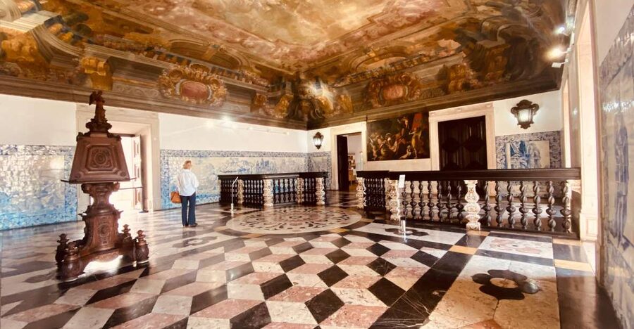 Lisbon: Entry Tickets to Mosteiro de São Vicente de Foram - The tilework is the star attraction