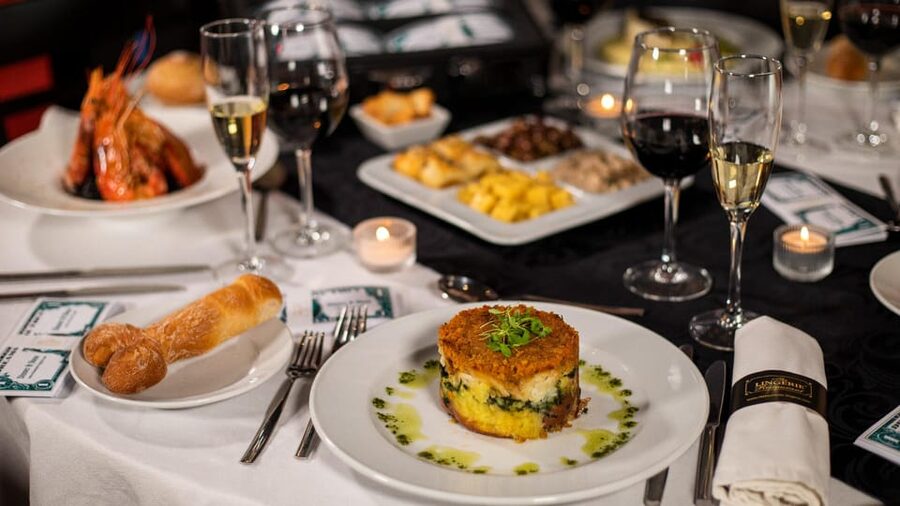 Lisbon: Erotic Cabaret Show and Dinner - Portuguese Starters Begin the Meal