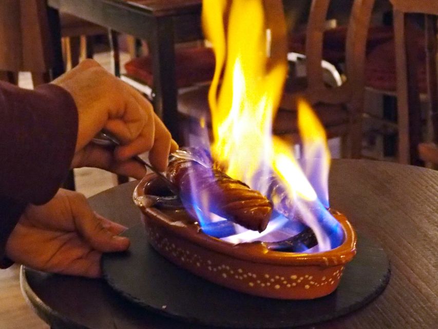 Lisbon: Evening Local Food Crawl with Drink Pairings - Guides who make the difference
