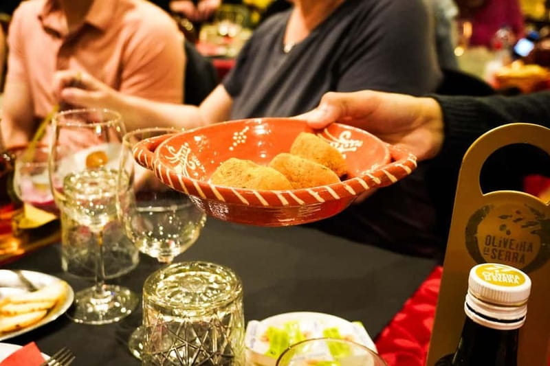 Lisbon: Fado Musical Experience with Portuguese Appetizers - Listening to the Portuguese guitar and Fado singers