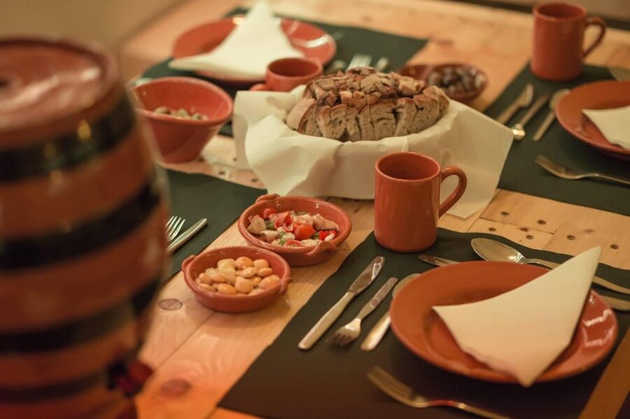 Lisbon: Fado Night with Dinner with Live Performance - The music is the main reason to come