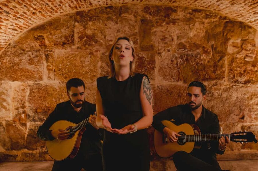 Lisbon: Fado Show with Wine in a Historic Venue - What happens during the 50-minute performance