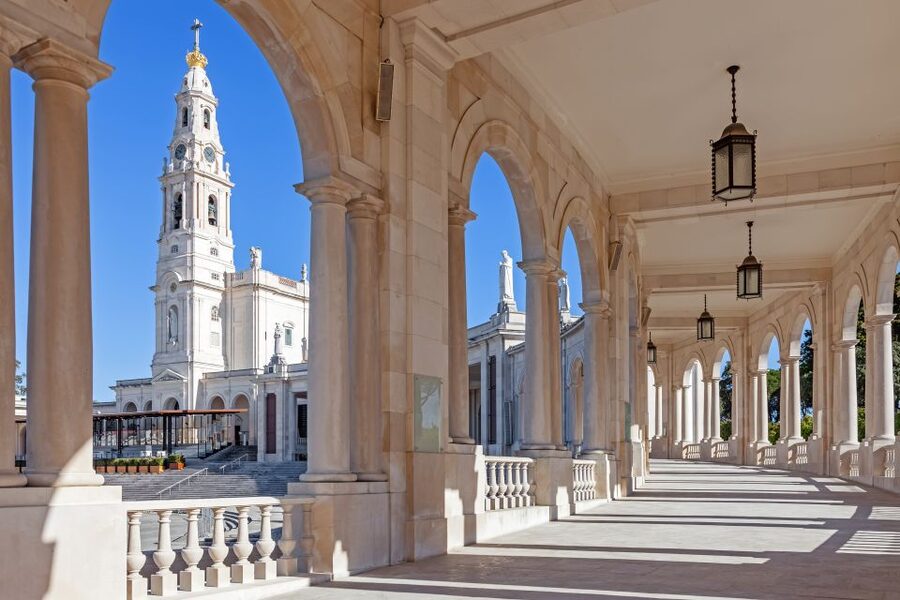 Lisbon: Fatima, Batalha, Nazare and Obidos Tour Hotel Pickup - Why this four-stop day works from Lisbon