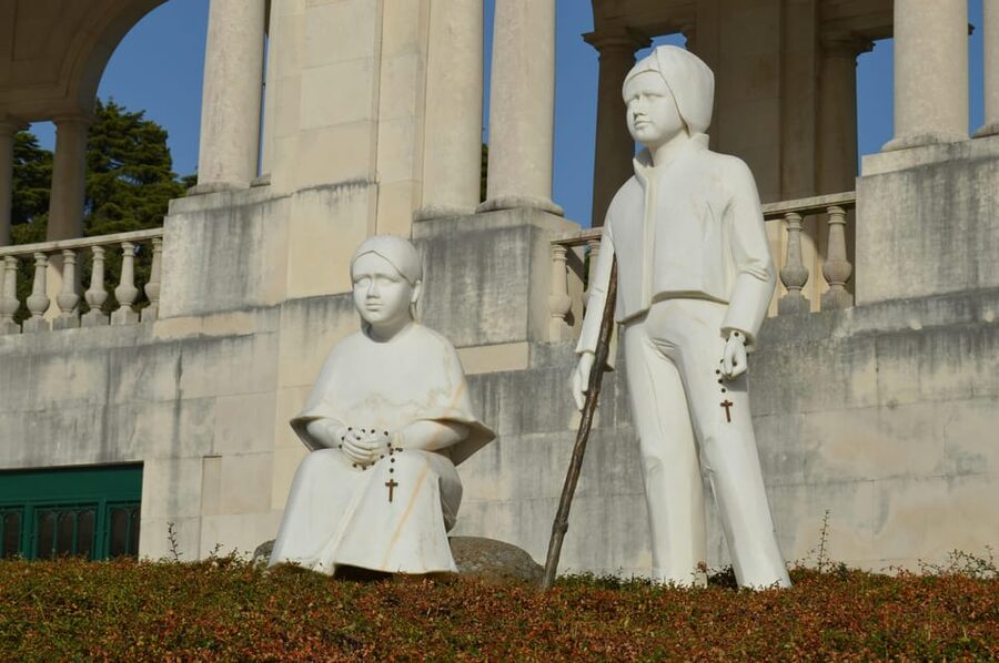 Lisbon: Fátima & Holy Eucaristy Miracle Relic, Spiritual Day - The guides can shape the whole experience