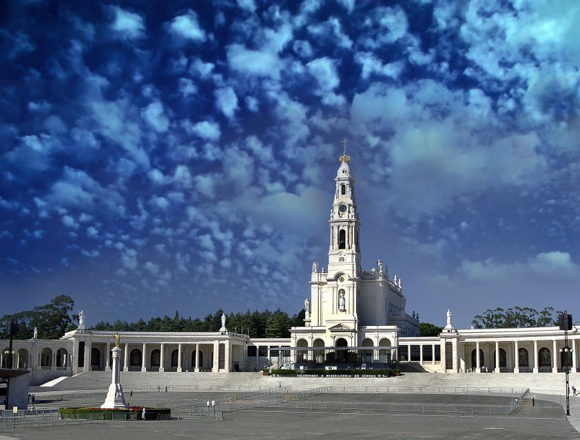 Lisbon: Fátima & The Shepherd Children Home Self-Guided Tour - The Basilica of Our Lady of the Rosary