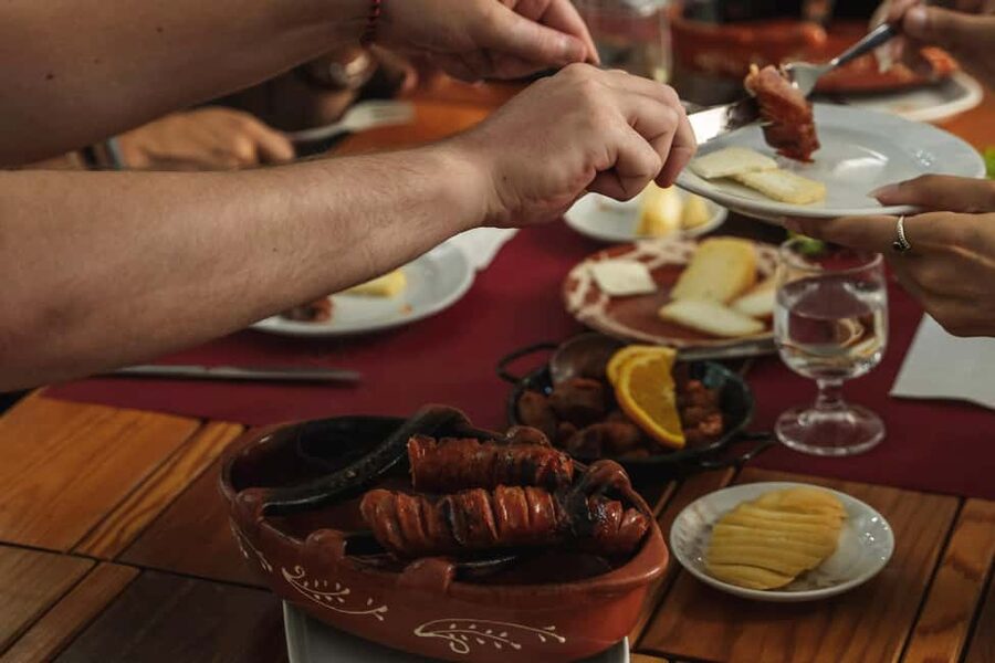 Lisbon: Food Crawl Walking Tour with Local Tastings - Key points at a glance