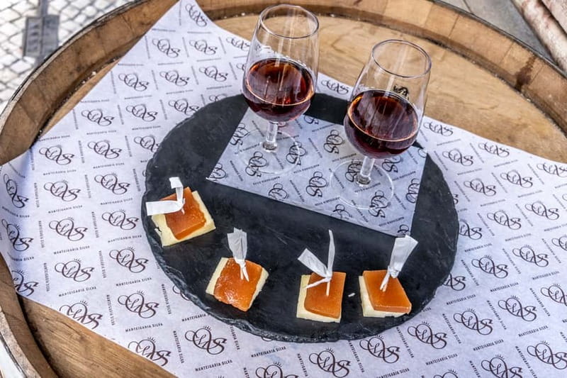Lisbon: Food Tasting Tour by Tuk Tuk with 2 Stops - The guides are a major part of the experience