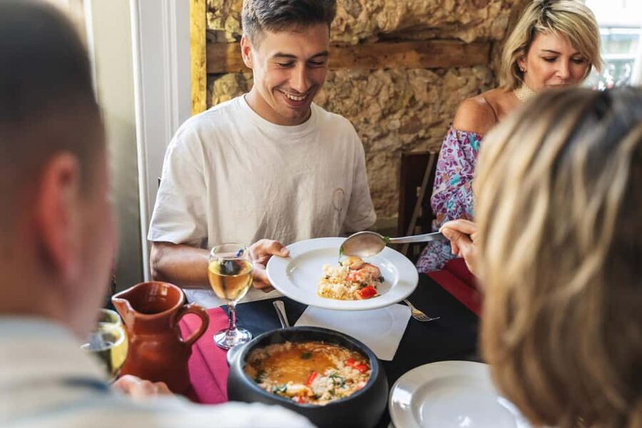 Lisbon: Food Tour with Local Tastings and Drinks - Key points to know before booking