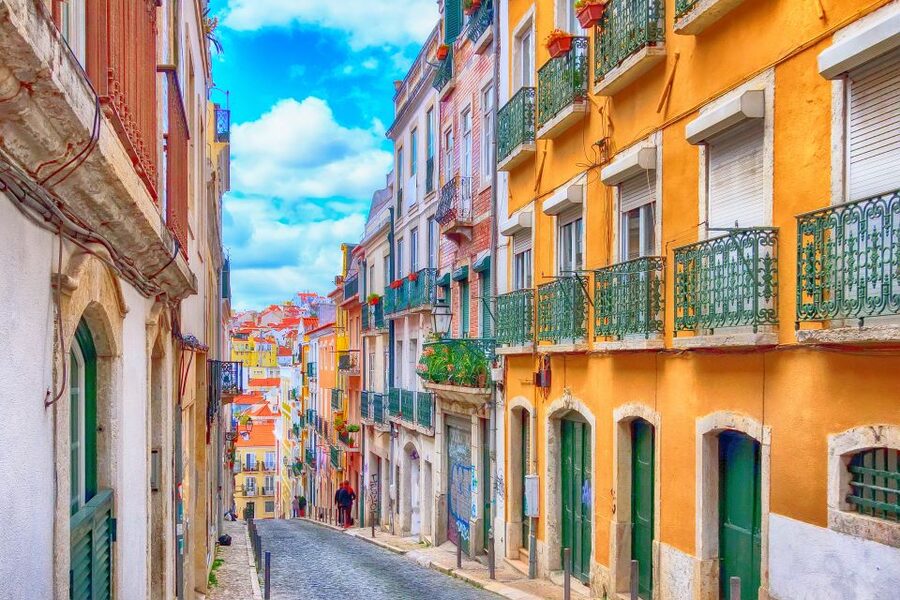 Lisbon: From East to West Private Tour in a Tuk Tuk - Crossing Baixa and seeing the city change
