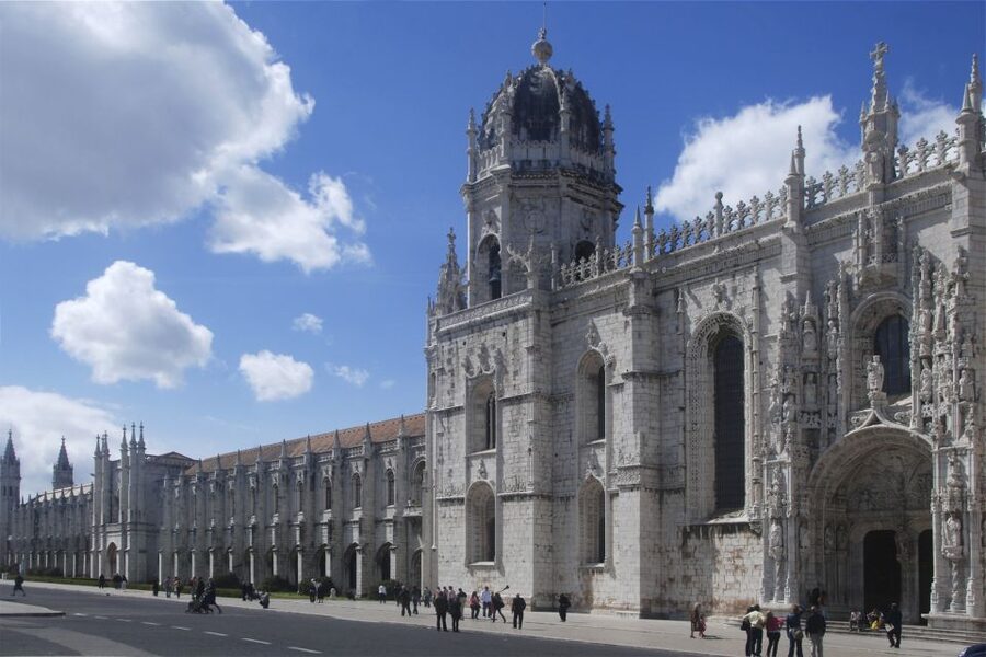 Lisbon: Full-Day Small-Group City Tour with Hotel Pickup - Key points to know before booking