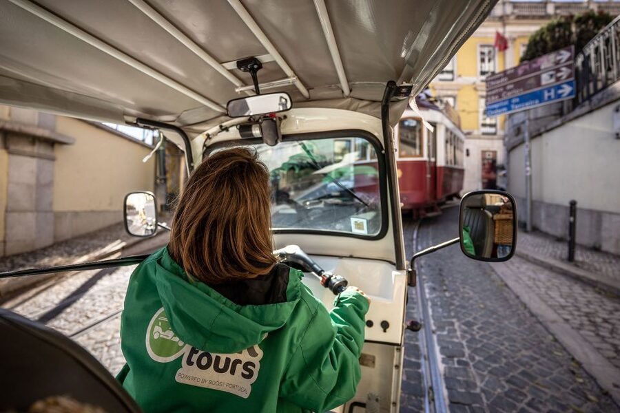 Lisbon: Guided Tuk-Tuk Tour Along the Historic Tram Line 28 - Campo das Cebolas and the Route Back Toward the Center