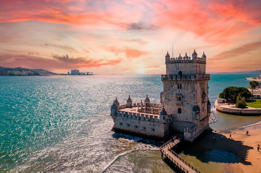 Lisbon: Helicopter Ride, Boat Trip, & Old Town Walking Tour - Guides make the walking section work