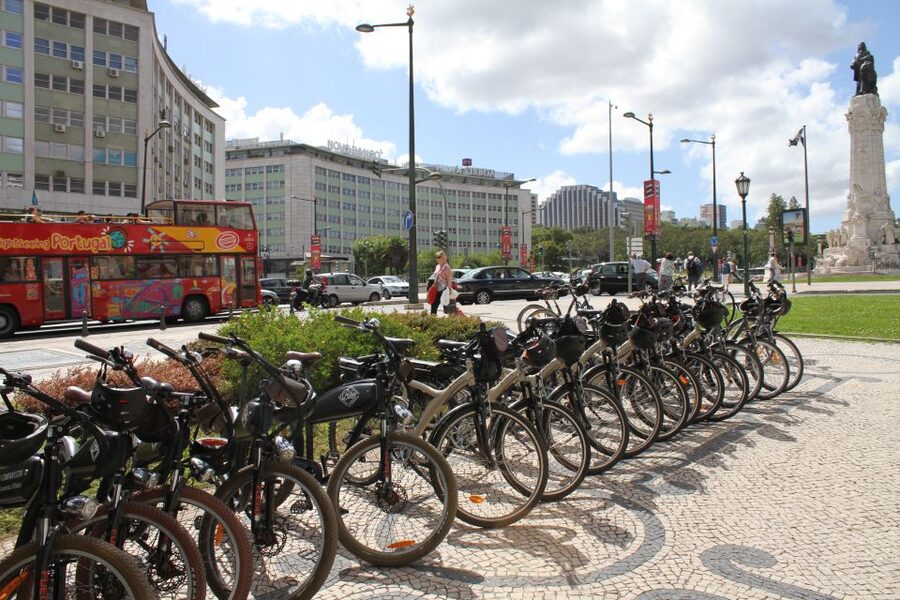 Lisbon: Hills, Alfama, and Mouraria Tour by Electric Bike - Group Size, Guides, and Safety