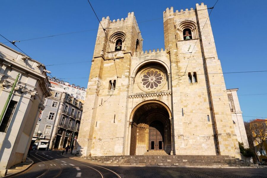 Lisbon: Hills Red Tram Tour by Tram 28 Route 24-Hour Ticket - Baixa gives you the city’s grand opening