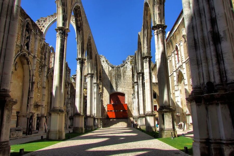 Lisbon: Hills Red Tram Tour by Tram 28 Route 24-Hour Ticket - Castelo São Jorge and Sé Catedral are sights, not admissions
