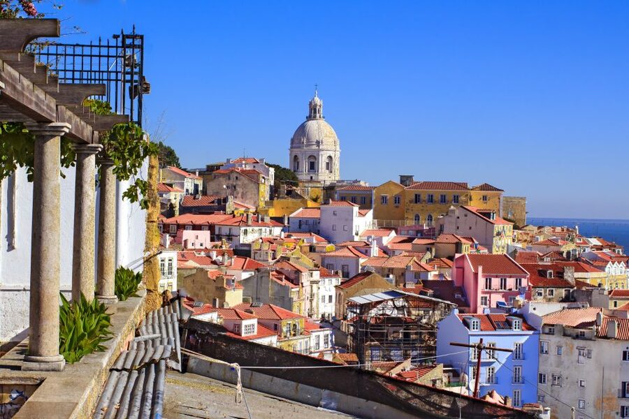 Lisbon: Hills Red Tram Tour by Tram 28 Route 24-Hour Ticket - What the audio guide adds to the ride