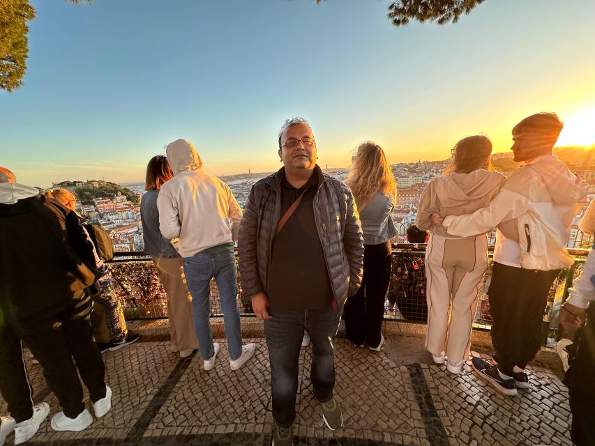 Lisbon: Historic City Tour by Tuk-Tuk - What the guide adds to the ride