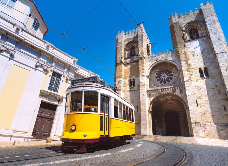 Lisbon: Historical Tour on a Tukxi - What the private format adds