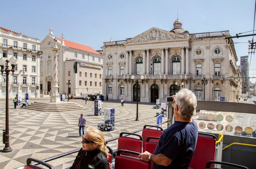 Lisbon: Hop-On Hop-Off Bus Tour - Castle Line: old neighborhoods, narrow streets, and Fado