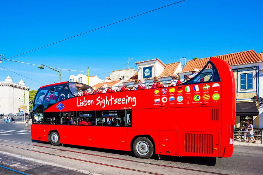 Lisbon: Hop-On Hop-Off Bus Tour - Uptown Line: shopping, the zoo, and modern residential Lisbon