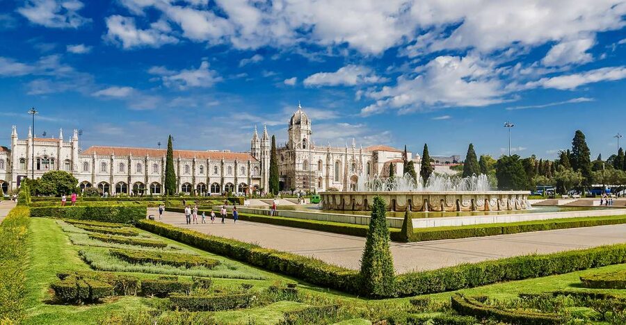 Lisbon: Jerónimos Monastery Entrance Ticket - The church and the tombs of Portugal’s heroes