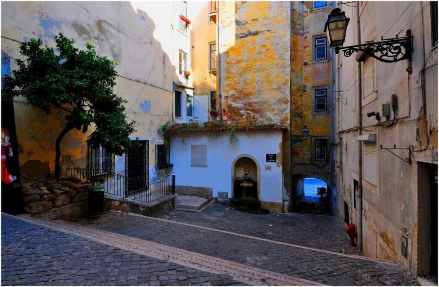 Lisbon: Jewish Quarter Guided Walking Tour - Starting at Praça do Comércio and the riverfront