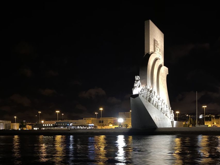 Lisbon: Luxury Sailboat Cruise at Night - What the ride feels like at night