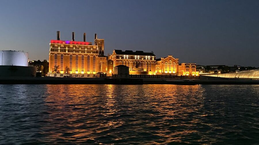 Lisbon: Luxury Sailboat Cruise at Night - Setting out from Doca do Bom Sucesso