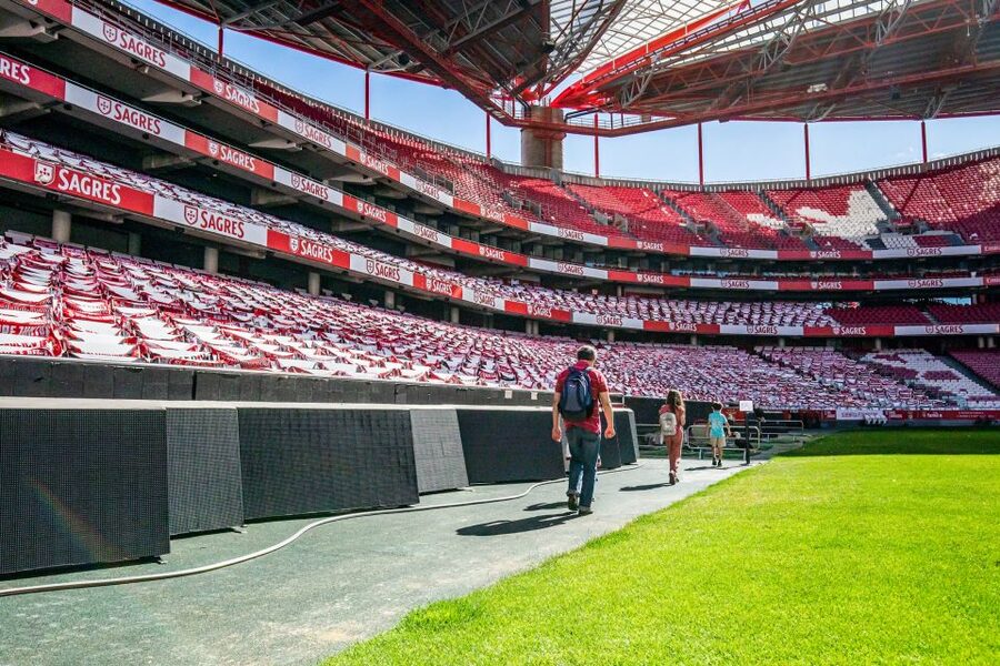 Lisbon: Luz Stadium Tour & SL Benfica Museum Ticket w/Scarf - Arriving at Door 17 and getting started