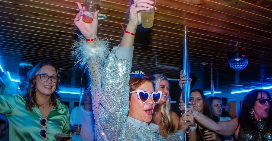 Lisbon: New Year's Eve with Live Dj Fireworks and Open Bar - Why this boat party is different from a city-square celebration