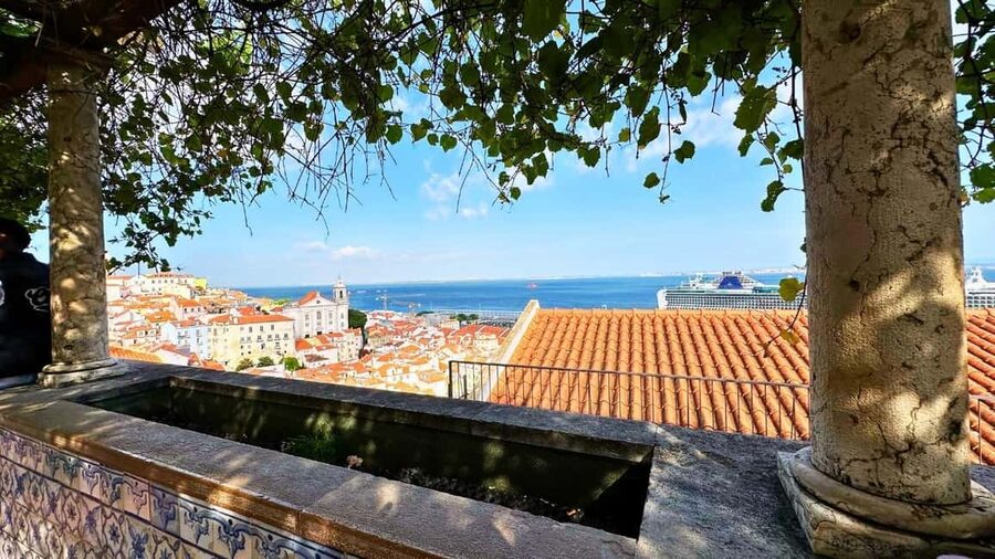 Lisbon: Old Town Tuk-Tuk Tour - Church of St. Anthony and Lisbon Cathedral