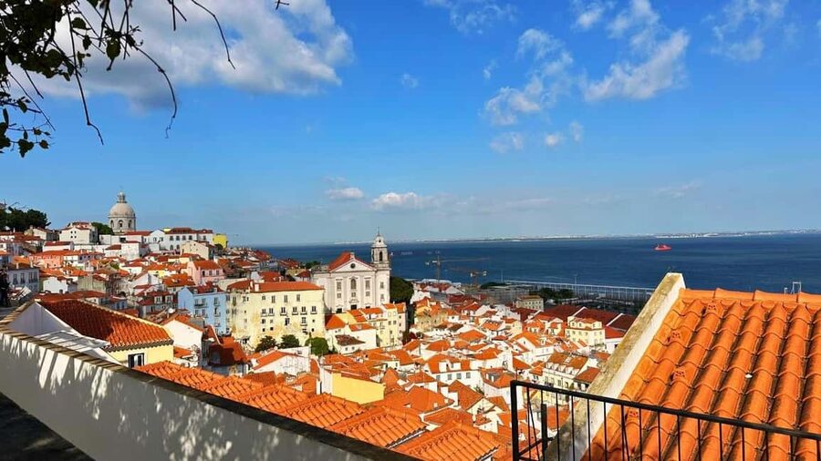Lisbon: Old Town Tuk-Tuk Tour - Fado Museum, Chafariz d’El Rei, and the return