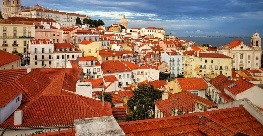 Lisbon: Old Town TukTuk Tour and Scenic Viewpoints in Alfama - Key points at a glance