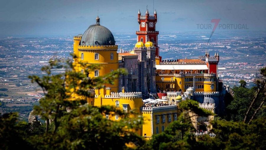 Lisbon: Pena Palace, Moorish Castle, Qta. Regaleira & Sintra - The Moorish Castle gives you the mountain view