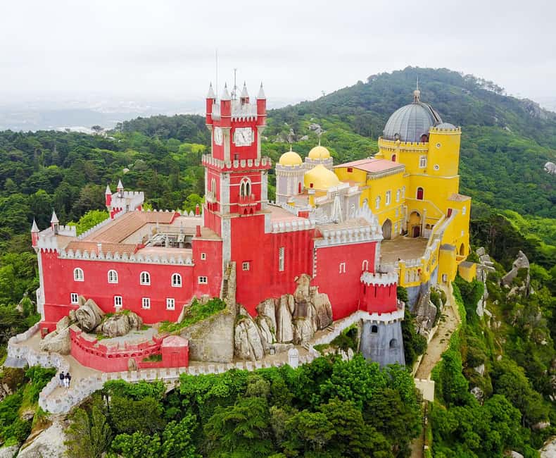 Lisbon: Pena Palace, Sintra, Cabo da Roca & Cascais Day Tour - Why this route works in one full day
