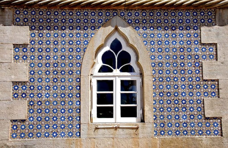 Lisbon: Pena Palace, Sintra, Regaleira, Roca, Cascais Tour - Cascais and Estoril: lunch by the water