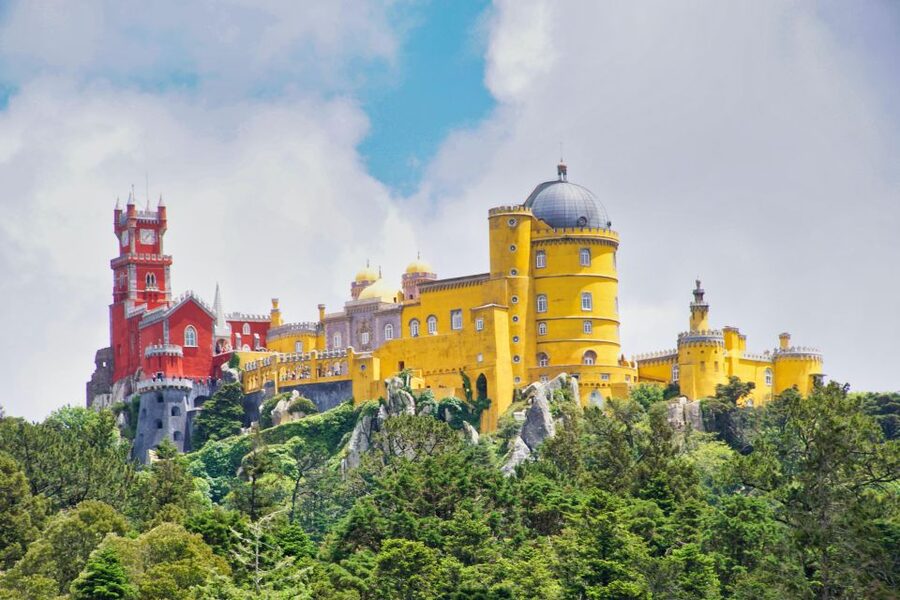 Lisbon: Pena, Regaleira & Atlantic Coast Tour with a Local - Guides who shape the experience