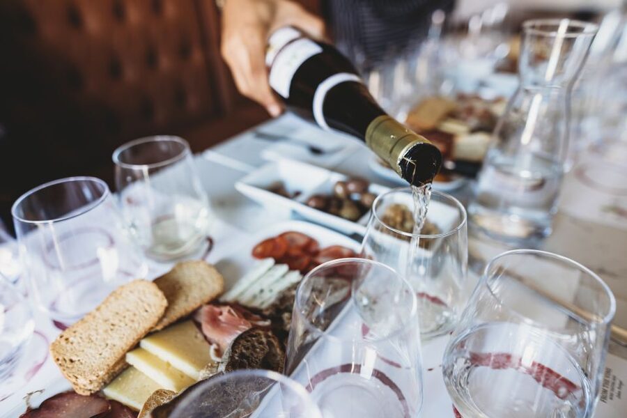 Lisbon: Portuguese Wine and Cheese Tasting with Lunch - Six Portuguese wines, six different places