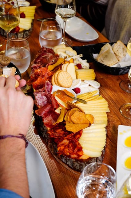 Lisbon: Premium Wine and Tapas Tasting Session - Should you book the Lisbon Winery tasting?