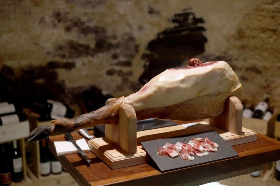Lisbon: Premium Wine and Tapas Tasting Session - Practical details that matter
