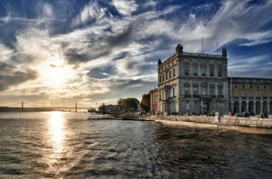 Lisbon: Private City Tour by Eco Tuk Tuk - Praça do Comércio and the Tagus finale