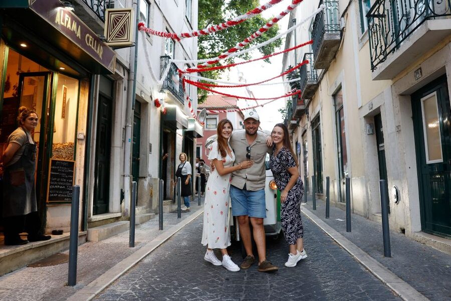 Lisbon: Private Guided Tour by Electric Tuk Tuk - What your guide adds to the ride