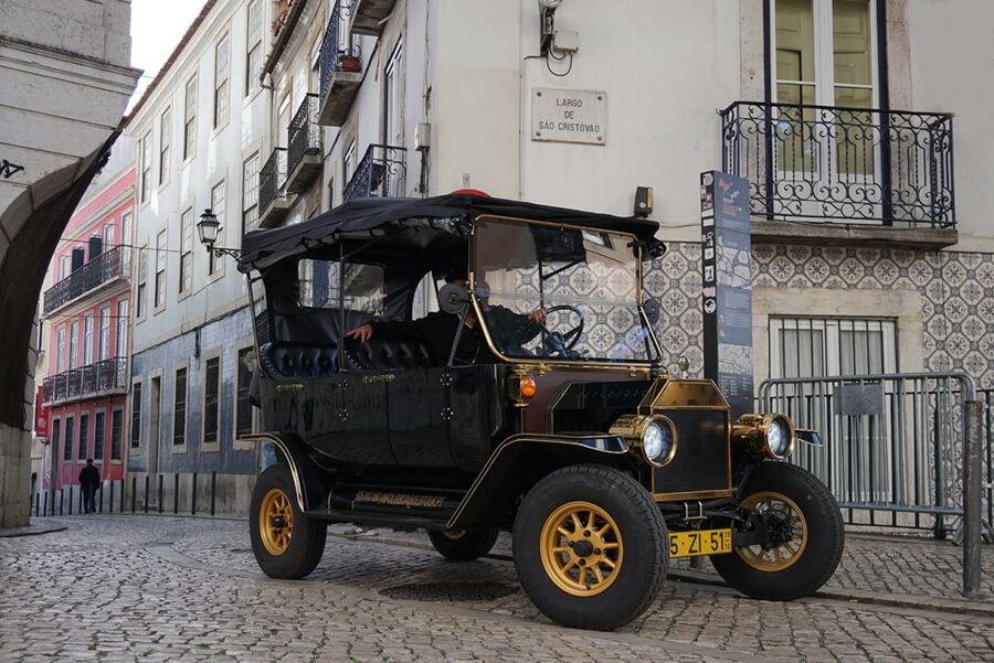 Lisbon: Private Guided Tuk-Tuk Tour with Hotel Pickup - Why a tuk-tuk works so well in Lisbon
