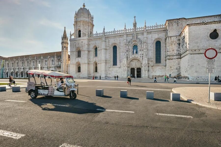 Lisbon: Private Guided Tuk-Tuk Tour with Hotel Pickup - Graça, Mouraria, and São Vicente