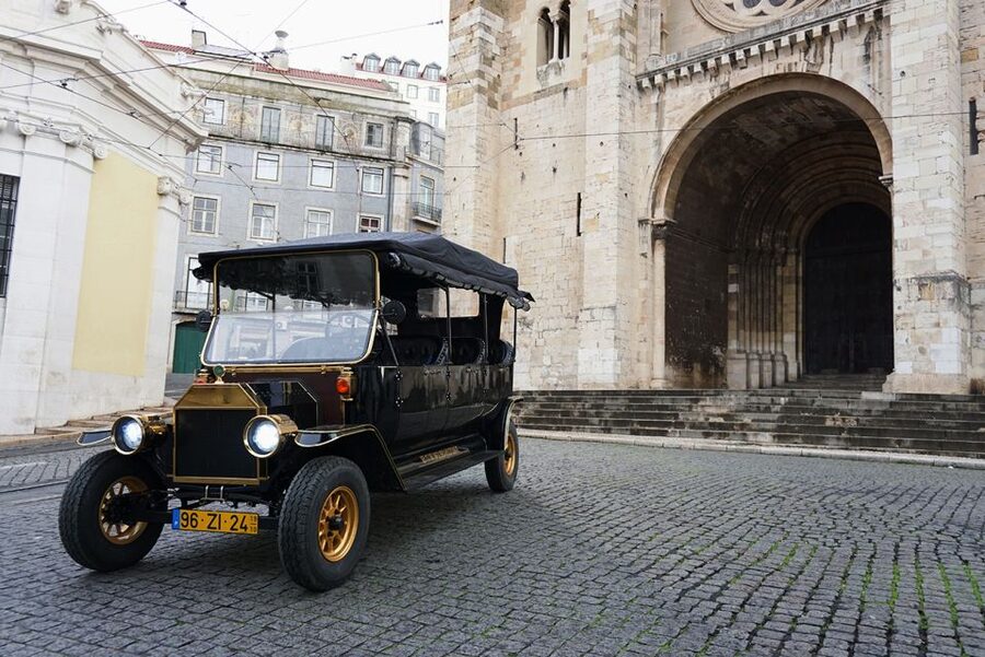 Lisbon: Private Guided Tuk-Tuk Tour with Hotel Pickup - Belém and the Tagus River