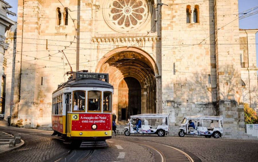 Lisbon: Private Historic Tour by Eco Tuk Tuk - São Vicente, the Pantheon, and Alfama
