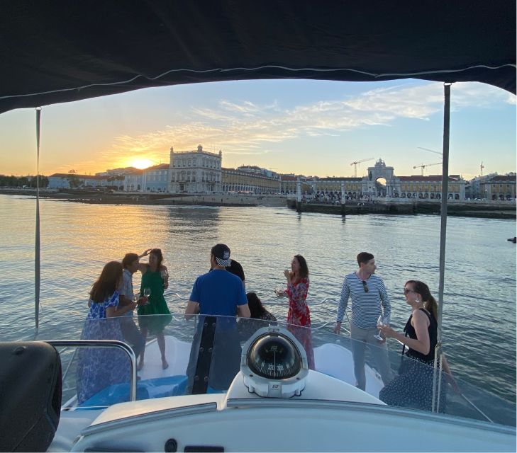 Lisbon: Private Luxury Catamaran Tour with Welcome Drink - The Tagus route, from Belém to central Lisbon