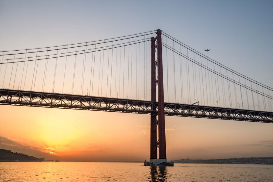 Lisbon: Private Sunset Cruise on the Tagus River with Drink - Sailing past Alcântara and beneath the 25 de Abril Bridge