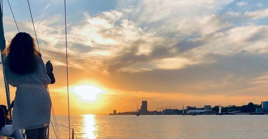 Lisbon: Private Tagus River Sunset Cruise on a Luxury Boat - Starting at Doca do Bom Sucesso in Belém